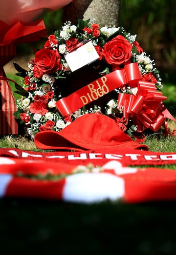 Homenajes al jugador del Liverpool Diogo Jota en Anfield el 3 de julio de 2025 en Liverpool, Inglaterra.