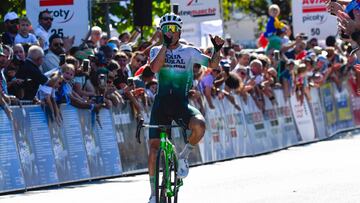 Jefferson Cepeda en su victoria en la 3ª etapa del Tour Limousin. @CajaRural_RGA