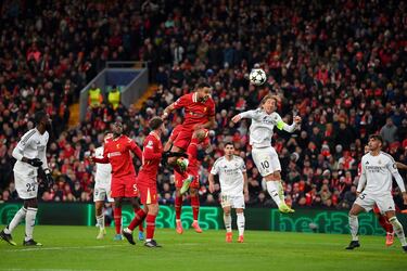 2-0. Centro de Andy Robertson y Cody Gakpo remata de cabeza solo en el área pequeña para marcar el segundo tanto.
