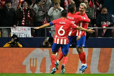 1-0. Antoine Griezmann celebra el primer gol que anota en el minuto 6 de partido.
