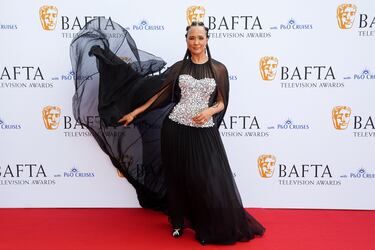 Golda Rosheuvel durante la alfombra roja de los premios BAFTA 2023.