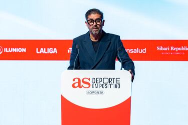 Vicente Jiménez, director del Diario AS, dando la bienvenida a todos los asistentes al Congreso Deporte en Positivo 2025.