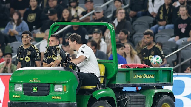 LOS ANGELES, CALIFORNIA - JULY 12: Aaron Long #33 of Los Angeles FC leaves the game after suffering an injury in the second half of play against FC Dallas at BMO Stadium on July 12, 2025 in Los Angeles, California. Ronald Martinez/Getty Images/AFP (Photo by RONALD MARTINEZ / GETTY IMAGES NORTH AMERICA / Getty Images via AFP)