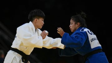 Taiwan's Lin Chen-hao and Colombia's Erika Lasso (Blue) compete in the judo women's -48kg round of 32 round bout of the Paris 2024 Olympic Games at the Champ-de-Mars Arena, in Paris on July 27, 2024. (Photo by Luis ROBAYO / AFP)