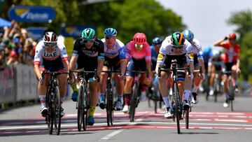 Sam Bennett supera en el esprint a Jasper Philipsen y Erik Baska en la primera etapa del Tour Down Under con final en Tanunda.