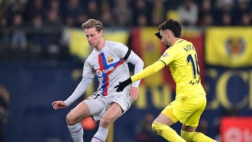 Frenkie de Jong, ante Baena.