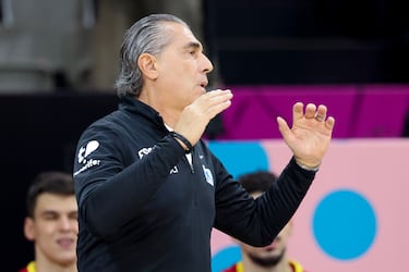 Sergio Scariolo se lamenta durante un lance del partido.