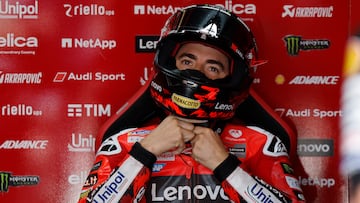 Pecco Bagnaia en el box de Ducati en MotoGP.