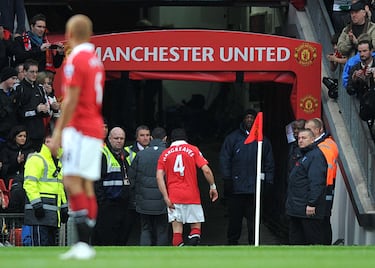 El inglés vivió una tortura con las lesiones durante su etapa en el Manchester United. Hargreaves sufrió múltiples problemas con las rodillas y denunció públicamente que el tratamiento recibido por el club fue inapropiado. En 2001, aseguró sentirse como una cobaya, ya que, según su criterio, le obligaron a seguir procedimientos experimentales a través de infiltraciones.