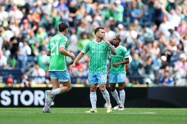 1-2. Albert Rusnák celebra el primer tanto.