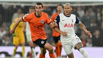 Eintracht Frankfurt's Tunisian midfielder #15 Ellyes Skhiri vies with Tottenham Hotspur's Brazilian striker #09 Richarlison during the UEFA Europa League quarter-final football match between Tottenham Hotspur and Eintracht Frankfurt at the Tottenham Hotspur Stadium in London, on April 10, 2025. (Photo by Glyn KIRK / AFP)