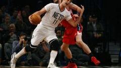 Bogdanovic y Brook Lopez pasan por encima de los Wizards