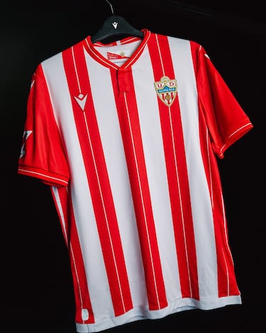 El Almería revela su nueva piel para la temporada 2025/26