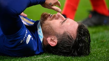 Soccer Football - Champions League - Group E - Chelsea v Dinamo Zagreb - Stamford Bridge, London, Britain - November 2, 2022 Chelsea's Ben Chilwell down injured REUTERS/Toby Melville