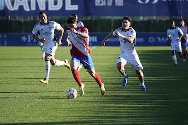 El Marbella, con un jugador menos, remonta y complica al Algeciras