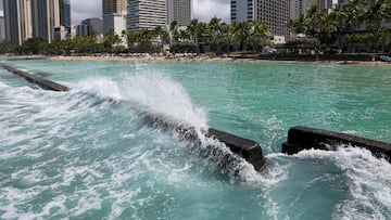 Waves slam into a sea wall off Waikiki Beach after authorities downgraded earlier tsunami warnings following an earthquake off Russia’s Far Eastern Kamchatka Peninsula, in Honolulu, Hawaii, U.S., July 30, 2025. REUTERS/Marco Garcia