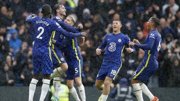 Soccer Football - Premier League - Chelsea v Southampton - Stamford Bridge, London, Britain - October 2, 2021 Chelsea's Ben Chilwell celebrates scoring their third goal with Jorginho Action Images via Reuters/Paul Childs EDITORIAL USE ONLY. No use w