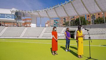 La vicealcaldesa de Madrid, Begoña Villacís, la concejal delegada de Deporte, Sofía Miranda, y el atleta Fernando Carro visitan las instalaciones del estadio Vallehermoso de atletismo con motivo de la reapertura este lunes del centro