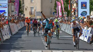 Coquard vence al esprint con Froome a 56 segundos