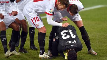 Bono, tras detener el penalti a Joselu.