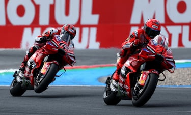 Las Ducati de Bagnaia y Márquez durante la carrera de Assen.