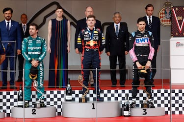 Un gran Alonso es segundo contra Verstappen y la lluvia