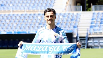 Dorio, con la bufanda del Málaga.