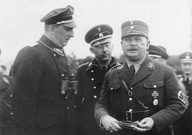 La noche del 30 de junio al 1 de julio, Hitler inició la purga al ala más radical de las SA. Cientos de políticos, entre ellos Ernst Röhm, fueron asesinados. En consecuencia, el Führer consolidó su control total en el Estado nazi.