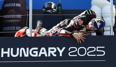 Marco Bezzecchi en el podio del Gran Premio Hungría de MotoGP.