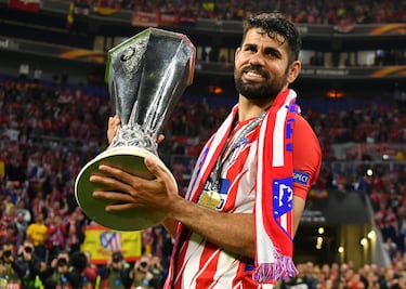 Aunque no presentó una lesión médica concreta, la pantera jugó con los límites contractuales para justificar su ausencia. Finalmente, logró su objetivo y el Chelsea acordó su traspaso al Atlético de Madrid en septiembre, aunque no pudo jugar hasta enero debido a la sanción impuesta por la FIFA.