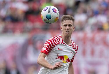 Las actuaciones de Dani Olmo en la Eurocopa y a lo largo de la temporada con el Leipzig le han llevado hasta esta lista. Fue fundamental para Luis de la Fuente en la consecución del título, siendo el máximo goleador de ‘La Roja’ con tres goles. Todo esto hizo que el Barça apostara por él, pagando 55 millones de euros en el mercado estival.
