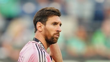 SEATTLE, WASHINGTON - AUGUST 31: Lionel Messi #10 of Inter Miami CF looks on with the Runners-up medal after the Leagues Cup Final match between Seattle Sounders and Inter Miami CF at Lumen Field on August 31, 2025 in Seattle, Washington. Rich Lam/Getty Images/AFP (Photo by Rich Lam / GETTY IMAGES NORTH AMERICA / Getty Images via AFP)