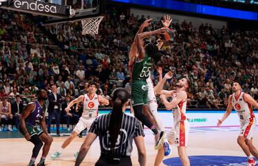 El Unicaja salva sin problemas la incómoda visita del Zaragoza