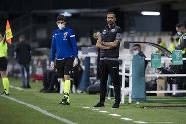 Llegó a Mestalla procedente del Levante en el verano de 1997, el mismo año que Amedeo Carboni. La presencia del italiano en el lateral izquierdo y la llegada de Héctor Cúper le privaron de tener una carrera más fructífera en el Valencia. Contribuyó a que el Valencia pasara rondas en la Copa del Rey, por ello Ranieri tuvo el gesto de incluir su nombre en la ficha técnica del partido, aunque en verdad solo participara un minuto en La Cartuja. En la actualidad ejerce como comentarista y tiene el título de Entrenador y Director Deportivo.  
