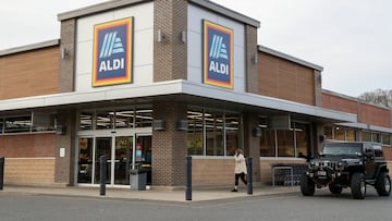 PENNSYLVANIA, UNITED STATES - 2024/11/17: An exterior view of an Aldi grocery store in Coal Township. (Photo by Paul Weaver/SOPA Images/LightRocket via Getty Images)