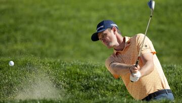 Justin Rose golpea una bola durante el Farmers Insurance Open 2019 en el Torrey Pines Golf Course en San Diego, California.