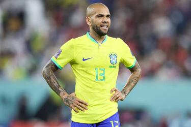 Dani Alves es uno de los futbolistas que sigue apareciendo en la lista de morosos de Hacienda. El futbolista brasileño acumula una deuda de hasta 2,1 millones de euros. 