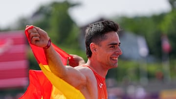Pablo Delgado celebra su oro en triple salto en los europeos sub-23 de Bergen.