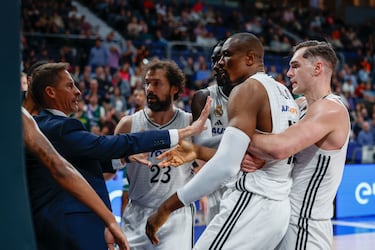 Tras que el punto anotado por Kravish Ibaka y Osetkowski seguían enganchados por lo que los nervios empezaron a aflorar. 
