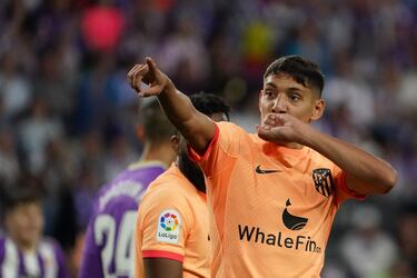 0-1. Nahuel Molina celebra el primer gol que anota en el minuto 19 de partido.
