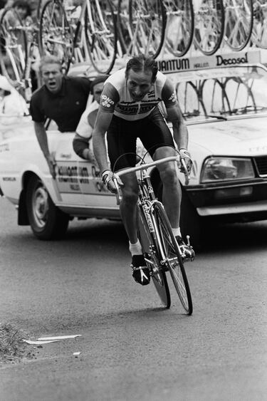 El récord anterior a la inversa. Tiene mérito proclamarse campeón con apenas 20 años, pero tanto o más lo tiene hacerlo con casi dos décadas más de edad. Hablamos del neerlandés Joop Zoetemelk, clasicómano por excelencia y uno de los mejores corredores de la historia, quien ganó el Mundial de Italia en Giavera del Montello en 1985 con 38 años, 8 meses y 29 días.  Alejandro Valverde (con 38 años y 5 meses) se convirtió en Innsbruck en el segundo campeón mundial más veterano de siempre.
