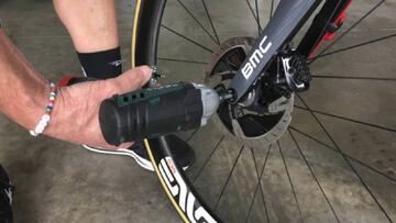 Cambio de ruedas con taladro.