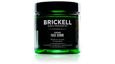 La crema exfoliante facial para hombre que deja la cara suave y limpia