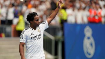 FILE PHOTO: Soccer Football - Real Madrid unveil Endrick - Santiago Bernabeu, Madrid, Spain - July 27, 2024 Real Madrid new signing Endrick during the presentation REUTERS/Ana Beltran/File Photo