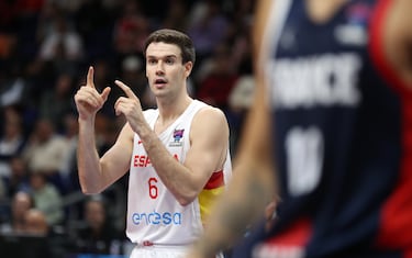 No fue protagonista en 2022, pero dejó claro que sabe ocupar su lugar. Silencioso, ordenado, siempre útil. Desde entonces ha dado un paso al frente en Valencia y vuelve al grupo con más experiencia. Nunca ha buscado focos, pero siempre suma donde importa.