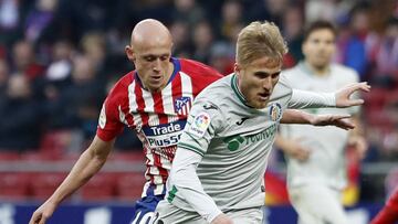 Samu Saiz, con el Getafe y contra el Atlético.