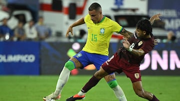 Brazil's midfielder Bruno Gomes (L) and Venezuela's midfielder Telasco Segovia fight for the ball during the Venezuela 2024 CONMEBOL Pre-Olympic Tournament Group A football match between Venezuela and Brazil at the Brigido Iriarte stadium in Caracas, on February 1, 2024. (Photo by Federico Parra / AFP)