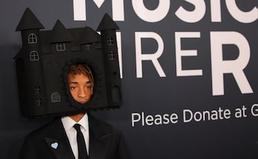 Jaden Smith posa en la alfombra roja de los Grammys 2025 en ell Crypto.com Arena situado en la ciudad de Los Ángeles, en California.