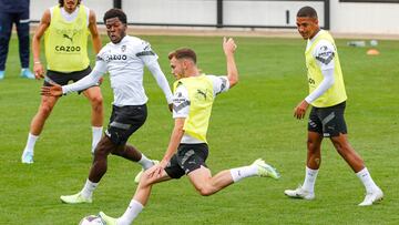 Toni Lato, Yunus Musah y Lino.