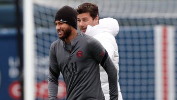 Neymar y Pochettino, durante un entrenamiento del PSG.